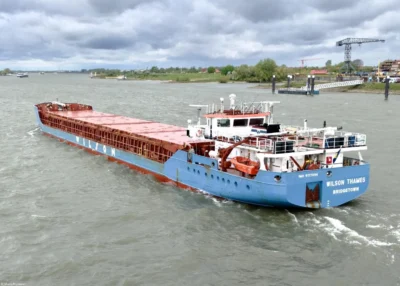 Wilson Thames on river Rhine passing Tolkamer, 19-04-2024