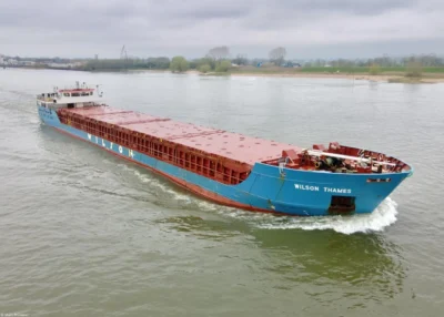 Wilson Thames on river Waal passing Vuren, 30-03-2024