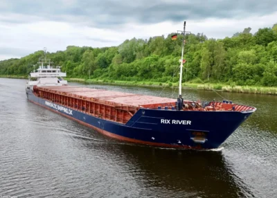 Rix River in Kiel Canal passing Grünental, 17-05-2024