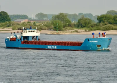 Wilson Maas on river Rhine passing Spijk, 07-05-2009