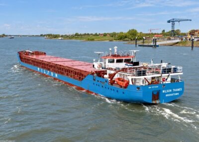 Wilson Thames on river Rhine passing Tolkamer, 19-04-2024