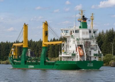 Cellus in Kiel Canal passing Breiholz, 29-05-2014