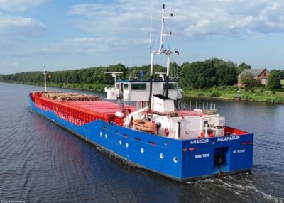 Amadeus Aquamarijn in Kiel Canal passing Hohenhörn, 23-07-2024