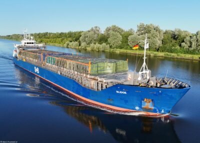 Blidoe in Kiel Canal passing Oldenbüttel, 22-07-2024