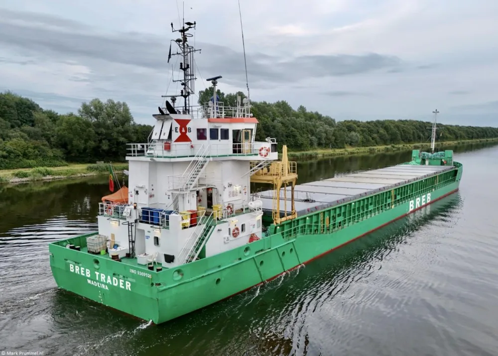 Breb Trader in Kiel Canal passing Hohenhörn, 25-07-2024