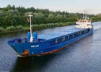 Niklas in Kiel Canal passing Oldenbüttel, 24-07-2024
