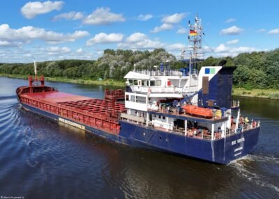 Rix Venta in Kiel Canal passing Hohenhörn, 22-07-2024