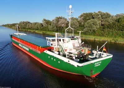 Suntis in Kiel Canal passing Oldenbüttel, 22-07-2024