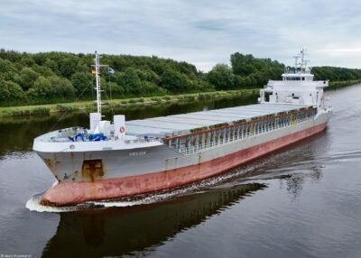 Velox in Kiel Canal passing Hohenhörn, 25-07-2024