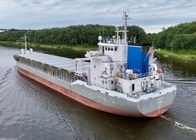 Velox in Kiel Canal passing Hohenhörn, 25-07-2024