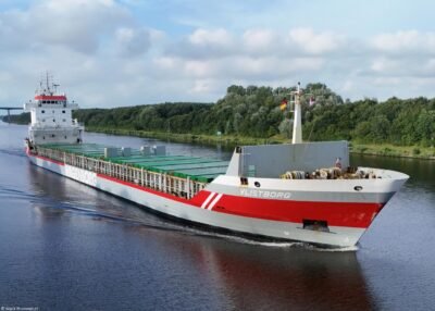 Vlistborg in Kiel Canal passing Hohenhörn, 23-07-2024