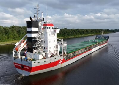 Vlistborg in Kiel Canal passing Hohenhörn, 23-07-2024