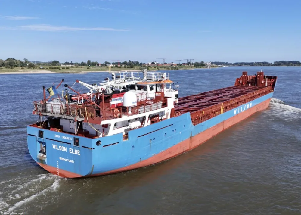 Wilson Elbe on river Rhine passing Tolkamer, 05-08-2024