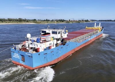 Wilson Twisteden on river Rhine passing Tolkamer, 05-08-2024