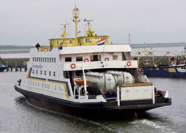 Terschellinger Bank arriving in Harlingen, 17-06-2005