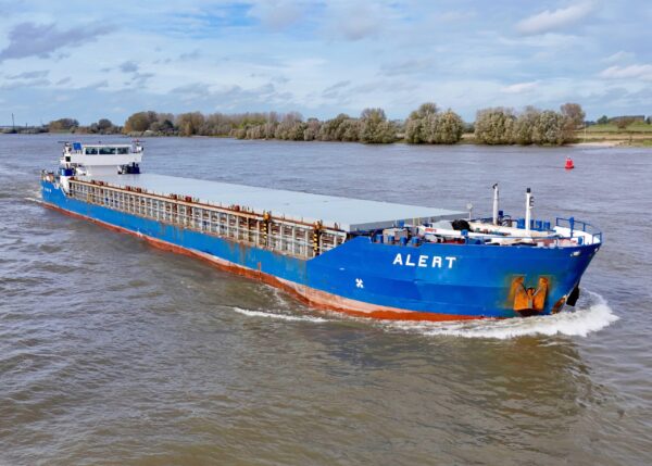 Alert on river Waal passing Brakel, 20-10-2024