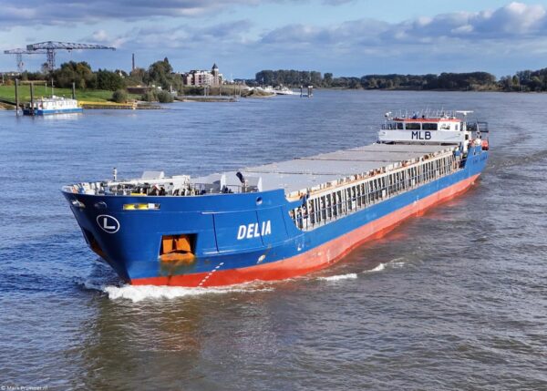 Delia on river Rhine passing Tolkamer, 03-10-2024