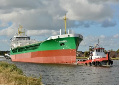 Mangen passing Farmsum underway to open waters, 07-10-2024