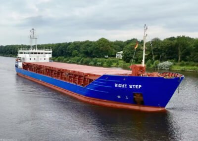 Right Step in Kiel Canal passing Hohenhörn, 23-07-2024