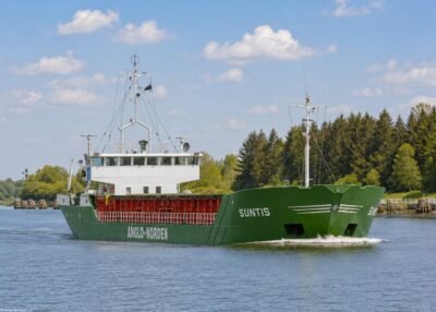 Suntis in Kiel Canal passing Breiholz, 15-05-2014