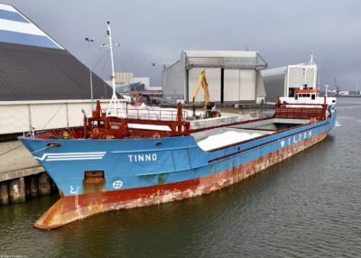 Tinno loading salt in Harlingen, 25-10-2024