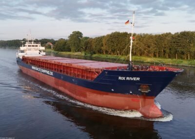 Rix River in Kiel Canal passing Hohenhörn, 25-07-2024