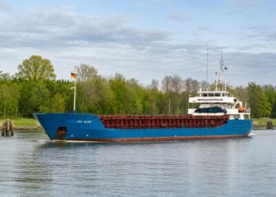 Rix River in Kiel Canal passing Breiholz, 14-05-2015