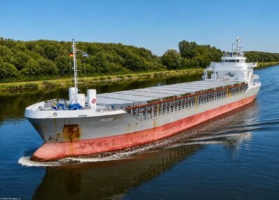 Velox in Kiel Canal passing Hohenhörn, 25-07-2024