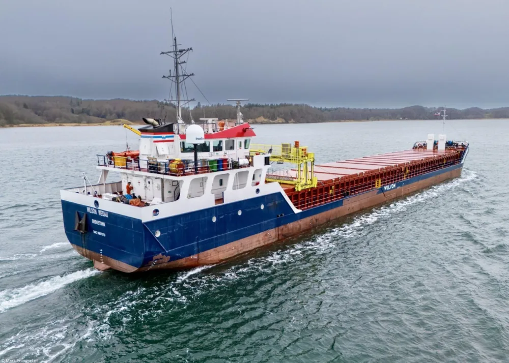 Wilson Wedau in Little Belt passing Skaerbaek, 24-12-2024
