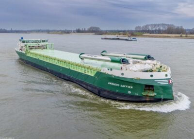 Amadeus Saffier on river Waal passing Vuren, 23-01-2025