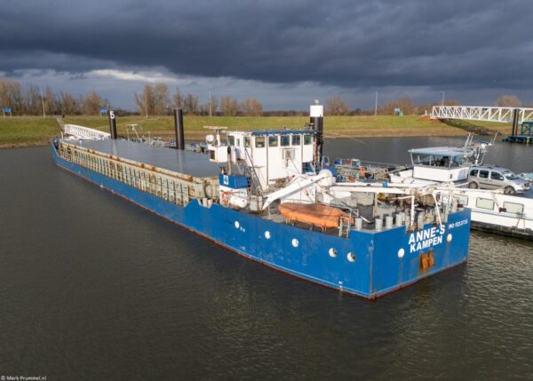 Anne-S moored in Tuindorp Rijnwaarden, 29-01-2025