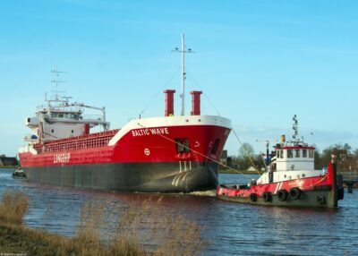 Baltic Wave passing Farmsum underway to open waters, 20-12-2024
