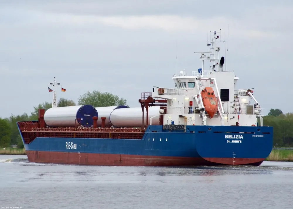 Belizia in Kiel Canal passing Breiholz, 29-05-2014