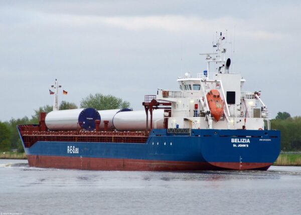 Belizia in Kiel Canal passing Breiholz, 29-05-2014