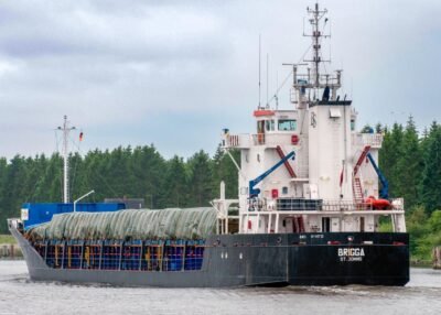 Brigga in Kiel Canal passing Breiholz, 01-06-2014