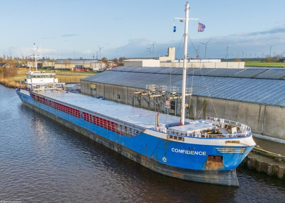 Confidence moored in Delfzijl, 03-01-2025
