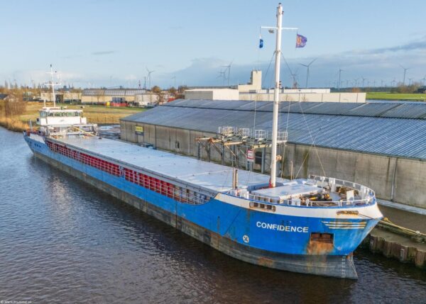 Confidence moored in Delfzijl, 03-01-2025