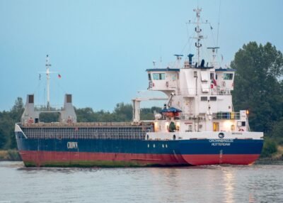Crown Breeze in Kiel Canal passing Burg, 27-06-2014