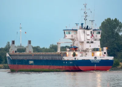 Crown Breeze in Kiel Canal passing Burg, 27-06-2014