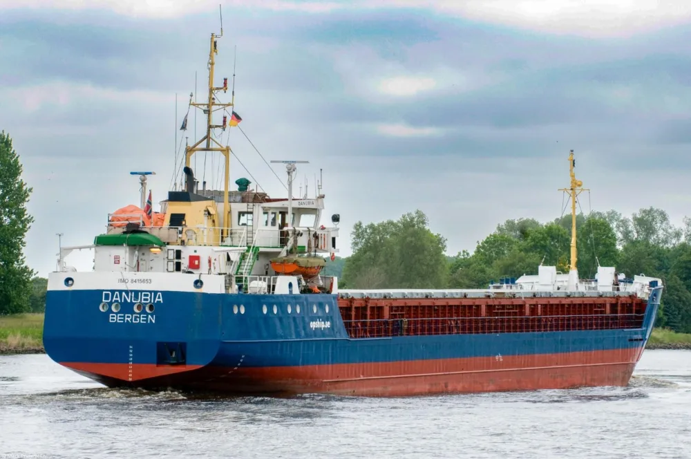 Danubia in Kiel Canal passing Breiholz, 31-05-2014