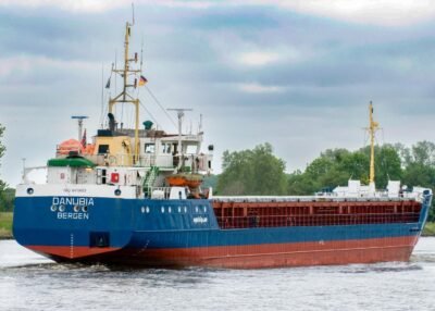 Danubia in Kiel Canal passing Breiholz, 31-05-2014