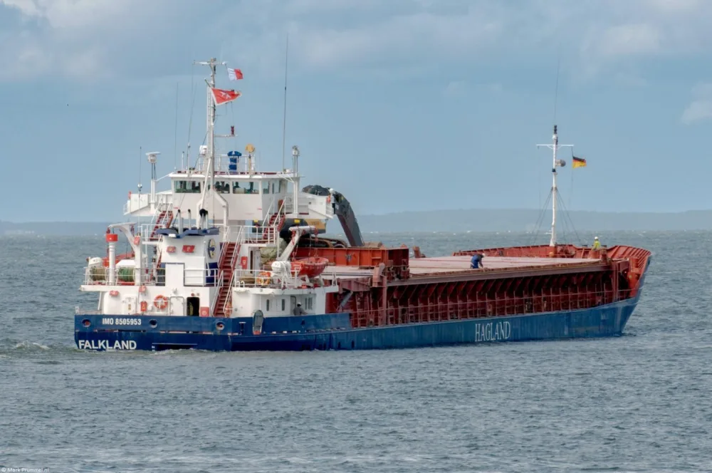 Falkland departing from Vierow, 08-08-2012