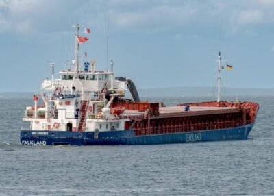 Falkland departing from Vierow, 08-08-2012