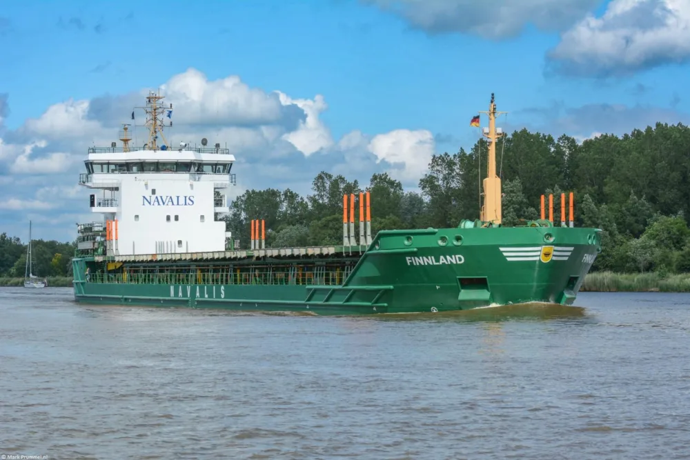 Finnland in Kiel Canal passing Burg, 18-06-2016