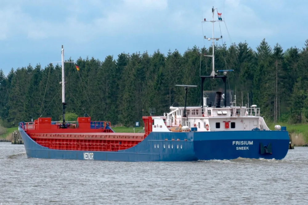 Frisium in Kiel Canal passing Burg, 12-05-2013