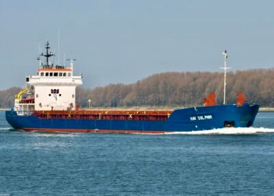 Hav Dolphin inbound Rotterdam passing Rozenburg, 27-03-2011
