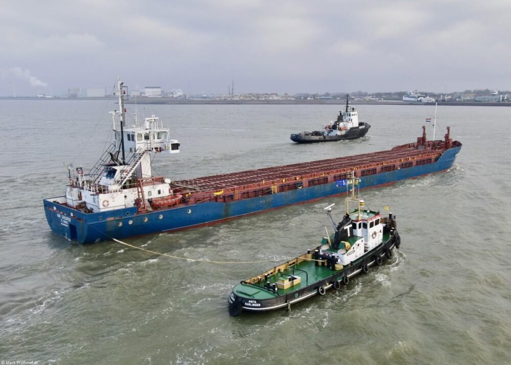 Hav Grouper arriving as dead ship in Harlingen, 11-12-2022