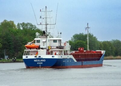 Neuland in Kiel Canal passing Breiholz, 29-05-2014