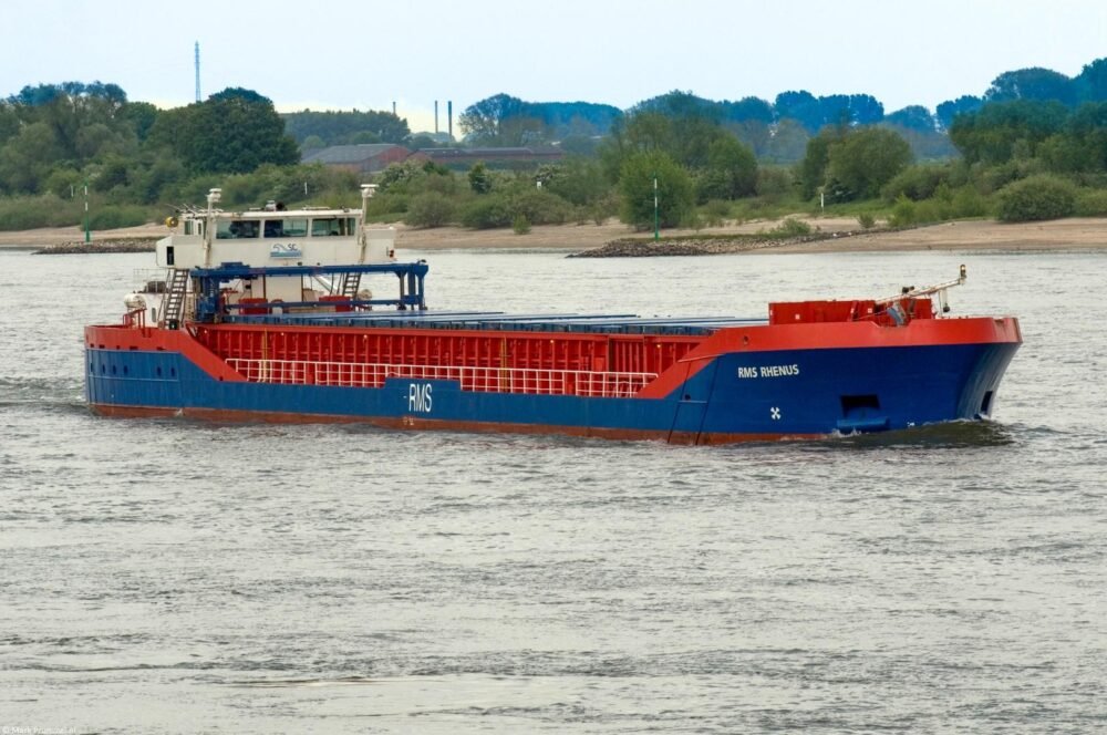 RMS Rhenus on river Rhine passing Spijk, 04-04-2009