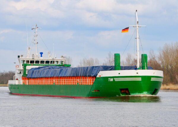 Tim in Kiel Canal passing Burg, 03-04-2010